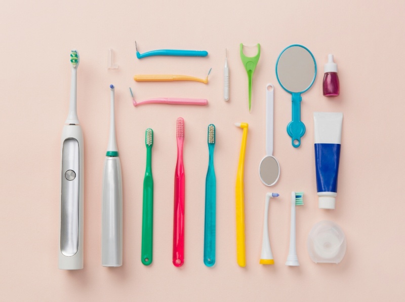 Экспертное мнение: Как правильно выбирать зубную щетку: советы стоматолога